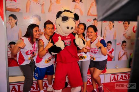 runners enjoy the photo booth with E-Cow, the Alaska mascot